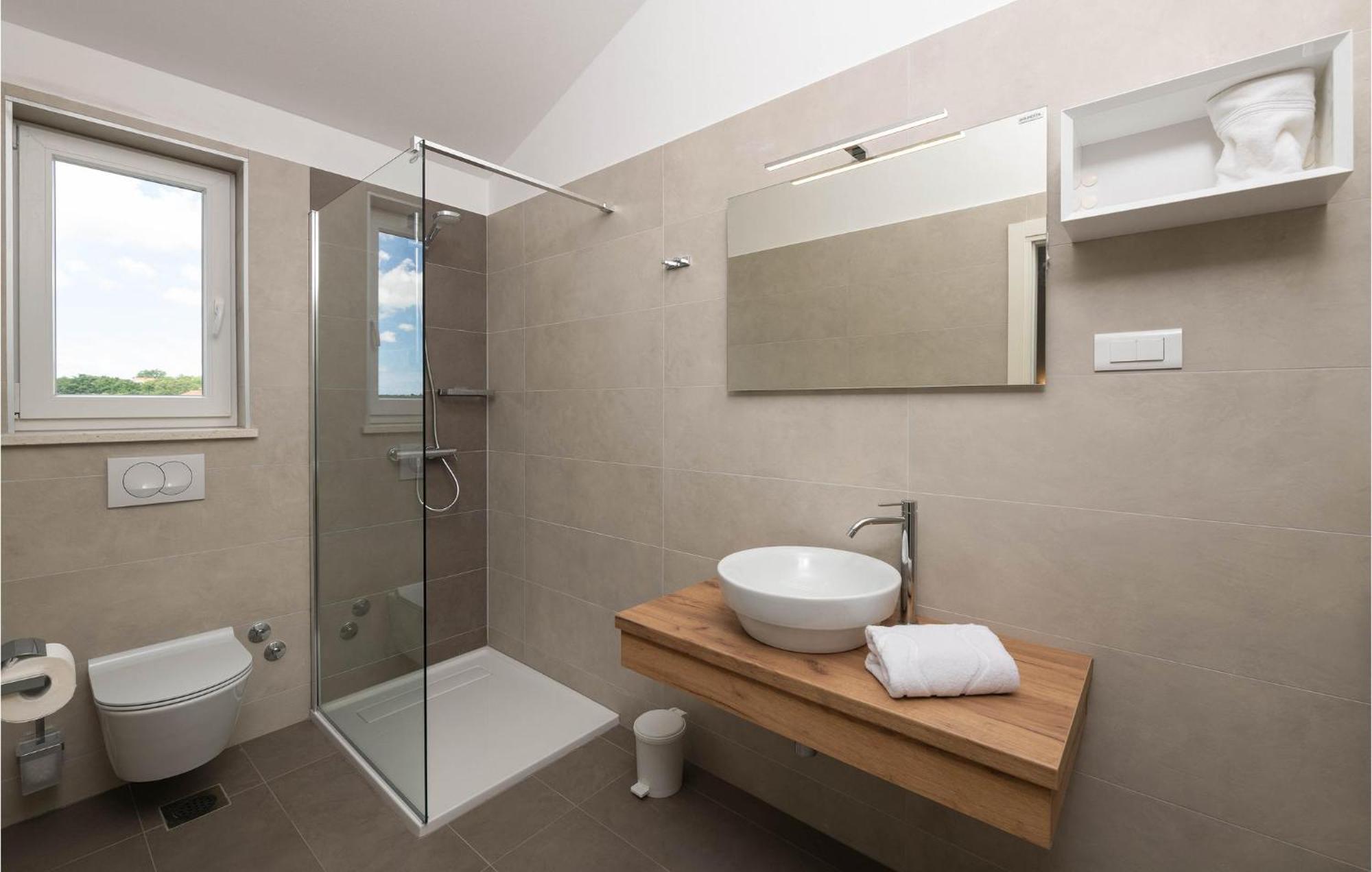 Amazing home in Manjadvorci w/ Outdoor swimming pool, WiFi&3 Bedrooms Barban Buitenkant foto