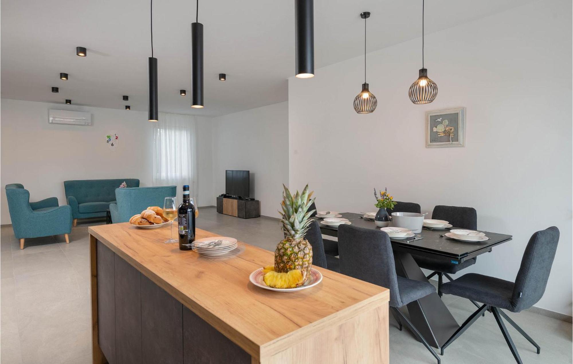 Amazing home in Manjadvorci w/ Outdoor swimming pool, WiFi&3 Bedrooms Barban Buitenkant foto