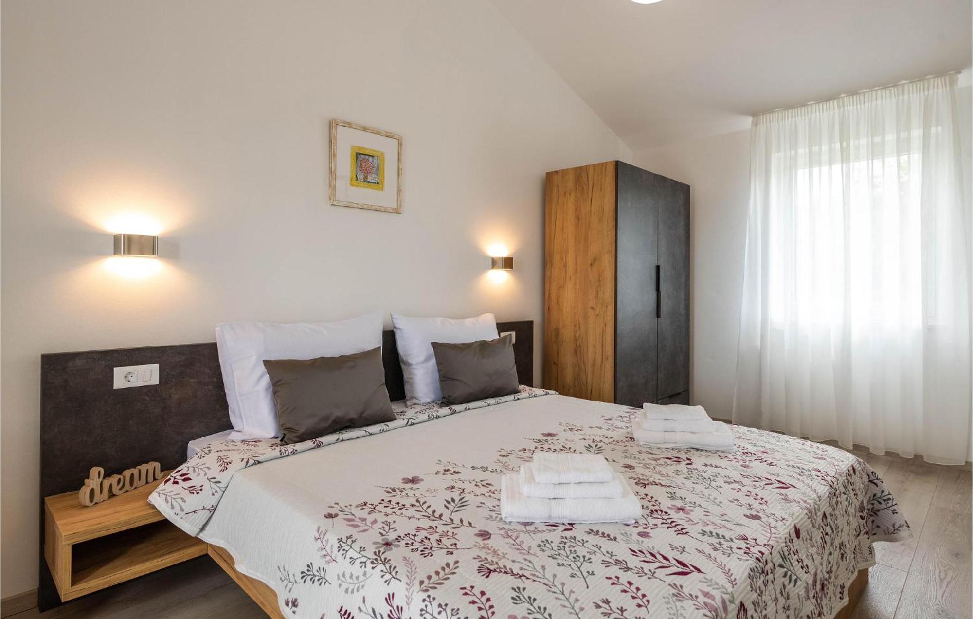 Amazing home in Manjadvorci w/ Outdoor swimming pool, WiFi&3 Bedrooms Barban Buitenkant foto