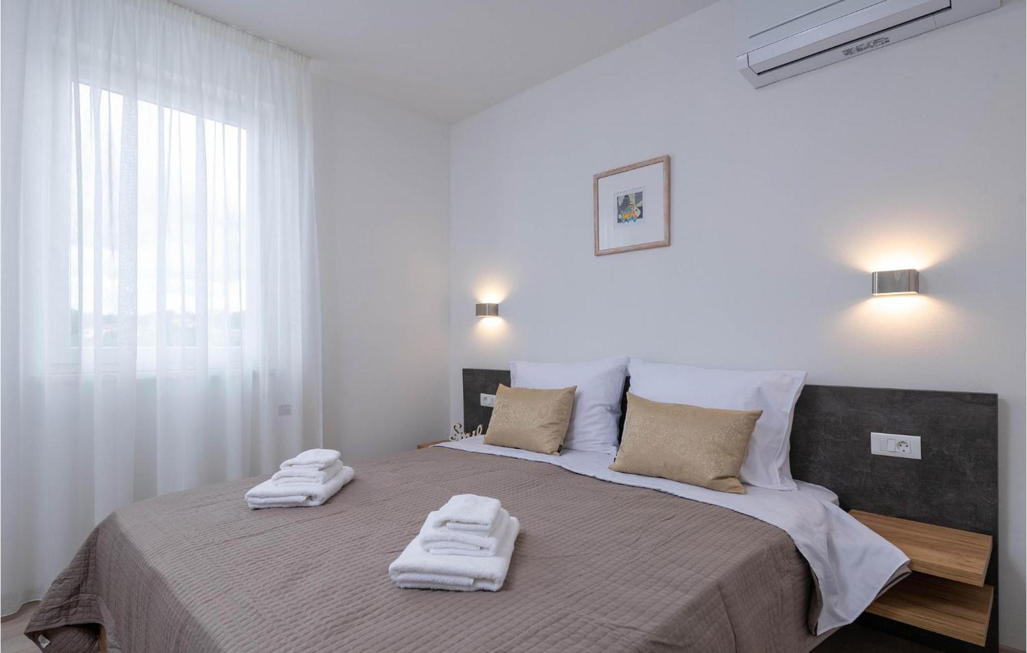 Amazing home in Manjadvorci w/ Outdoor swimming pool, WiFi&3 Bedrooms Barban Buitenkant foto