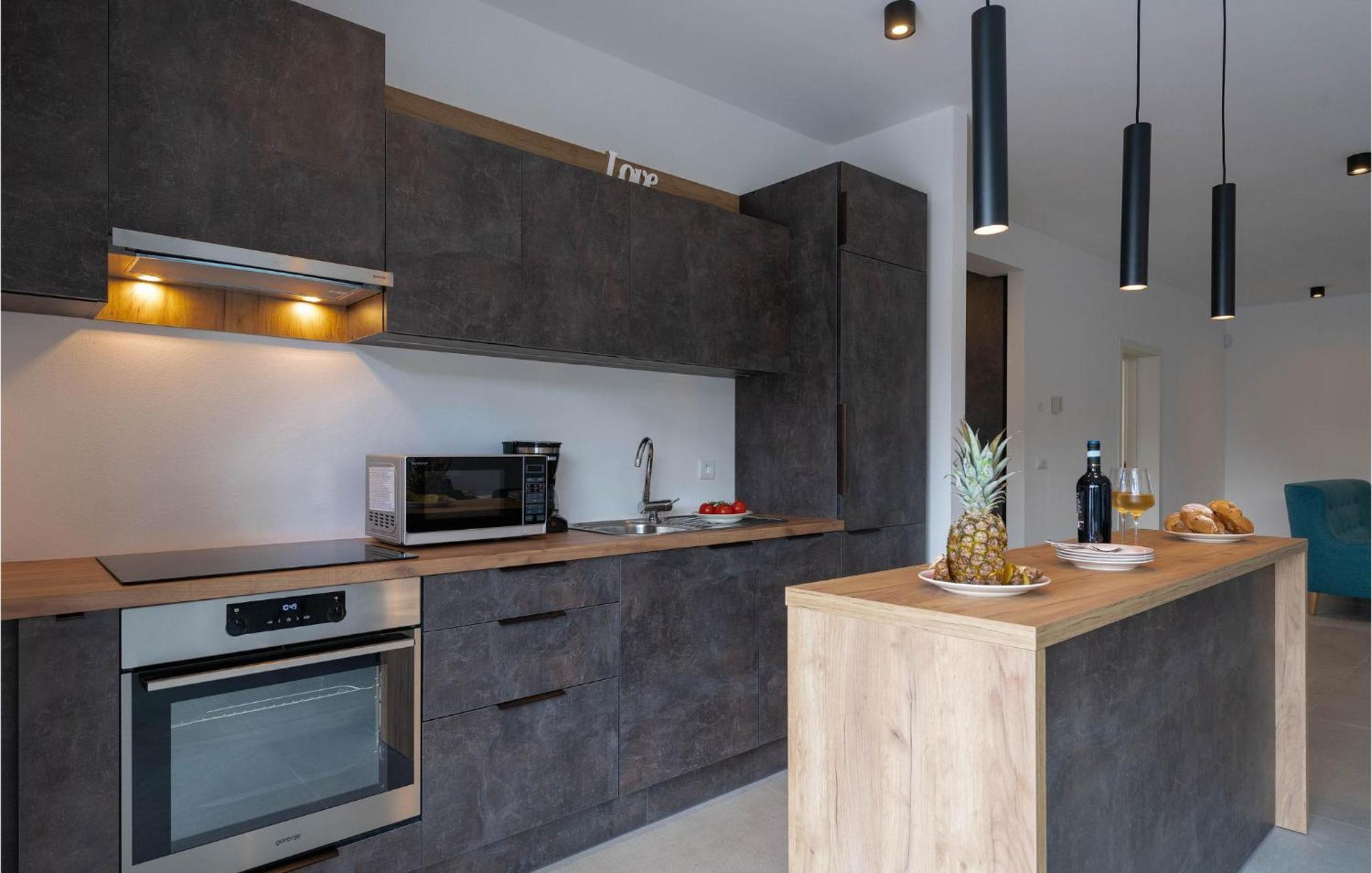Amazing home in Manjadvorci w/ Outdoor swimming pool, WiFi&3 Bedrooms Barban Buitenkant foto