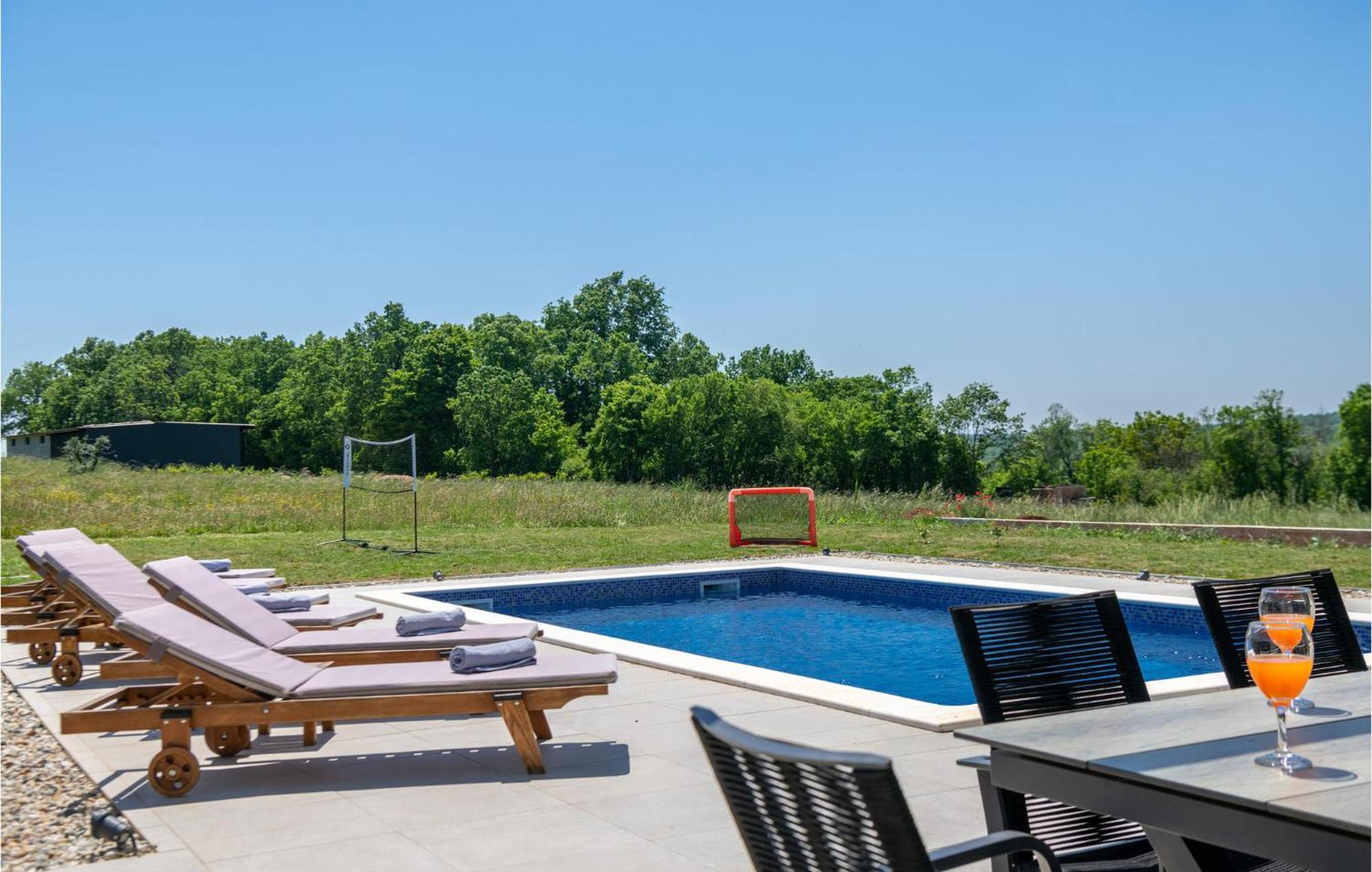 Amazing home in Manjadvorci w/ Outdoor swimming pool, WiFi&3 Bedrooms Barban Buitenkant foto