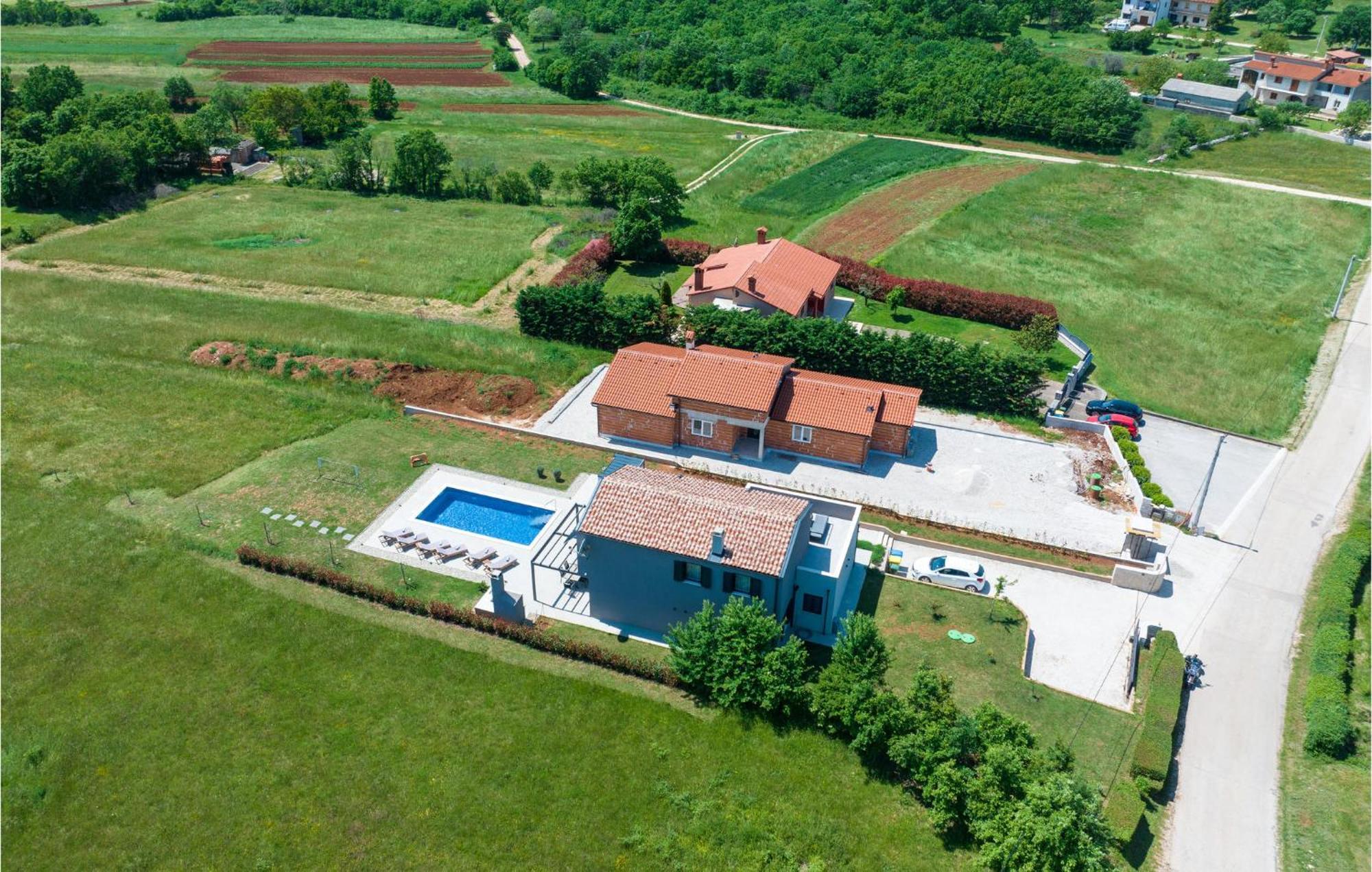 Amazing home in Manjadvorci w/ Outdoor swimming pool, WiFi&3 Bedrooms Barban Buitenkant foto