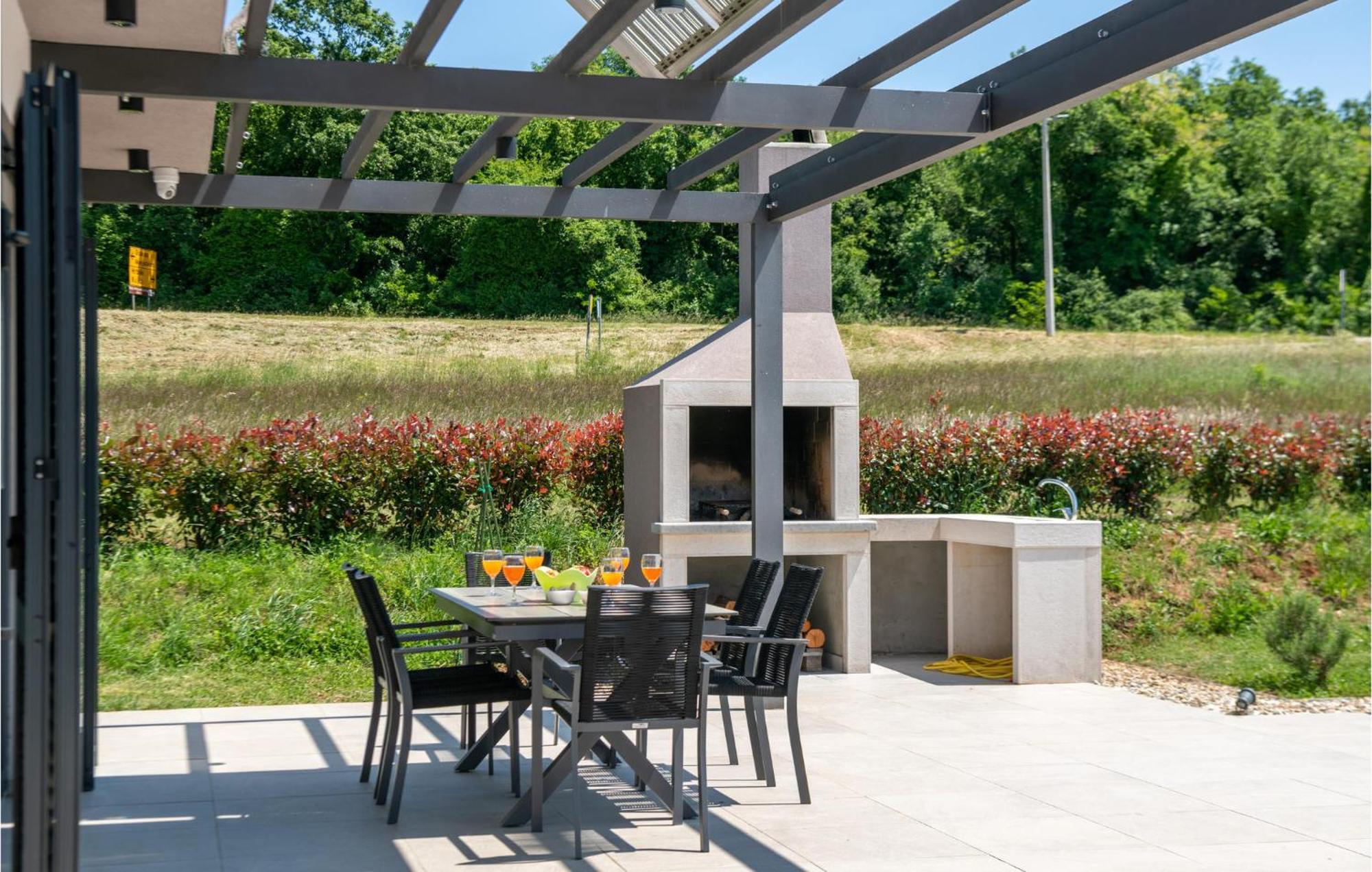 Amazing home in Manjadvorci w/ Outdoor swimming pool, WiFi&3 Bedrooms Barban Buitenkant foto